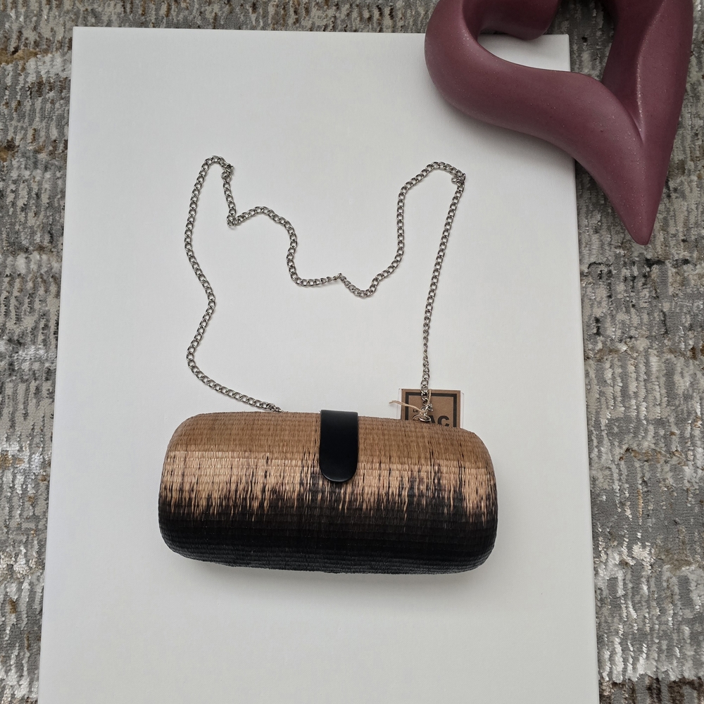 Woven Shoulder/Clutch Bag – Brand New! ✨ Black and Beige Ombre Pattern